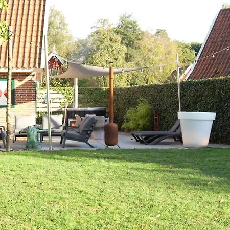 De Koolmees met privé Hottub en Sauna 5-persoons Lievelde