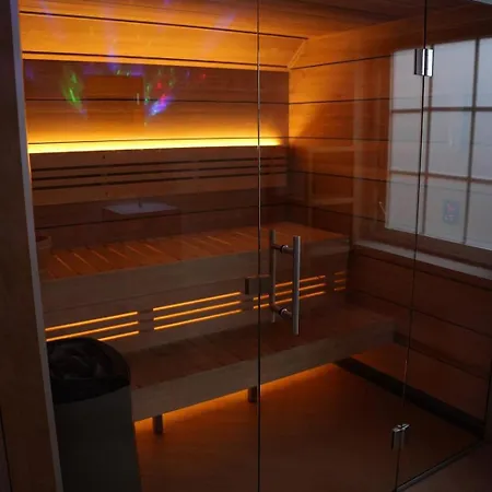 De Koolmees met privé Hottub en Sauna 5-persoons Casa vacanze *