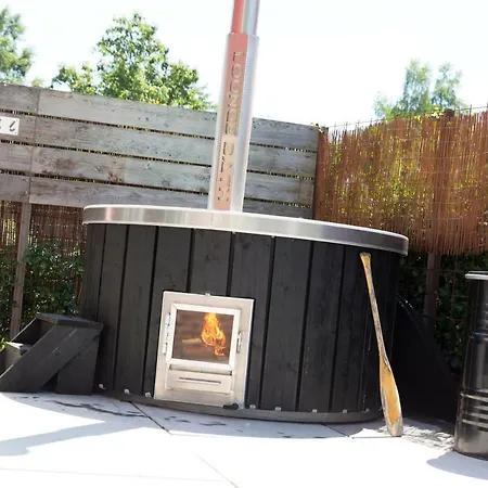 De Koolmees met privé Hottub en Sauna 5-persoons Casa vacanze